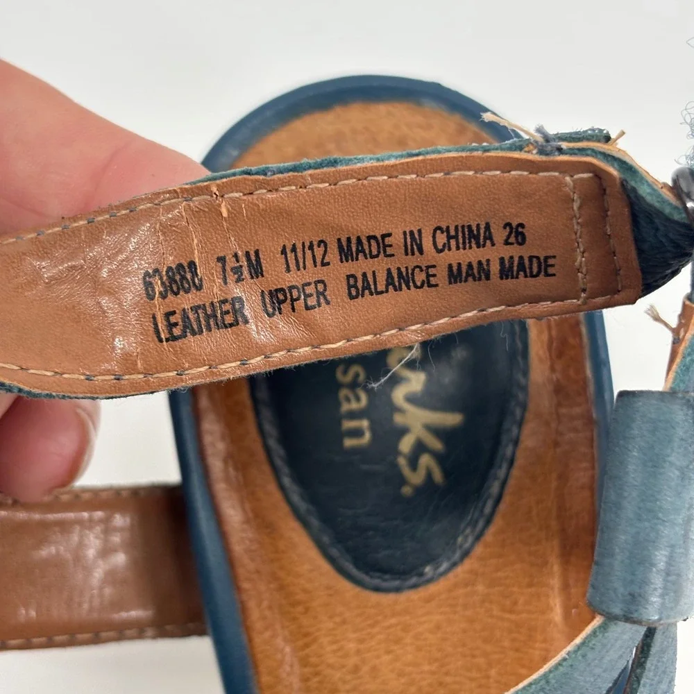 Clarks artisan blue
