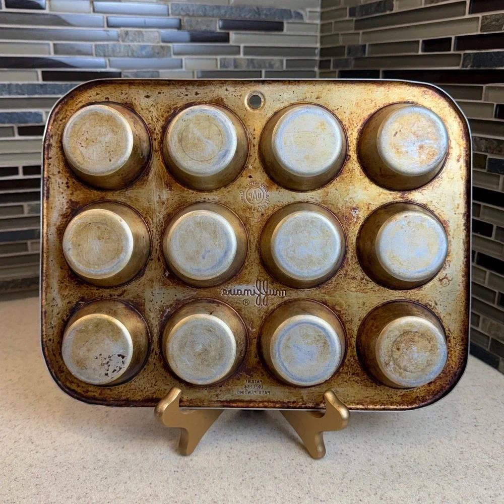 Vintage 1950s Muffinaire 12 Cup Aluminum Muffin Pan UAP United Aircraft Products