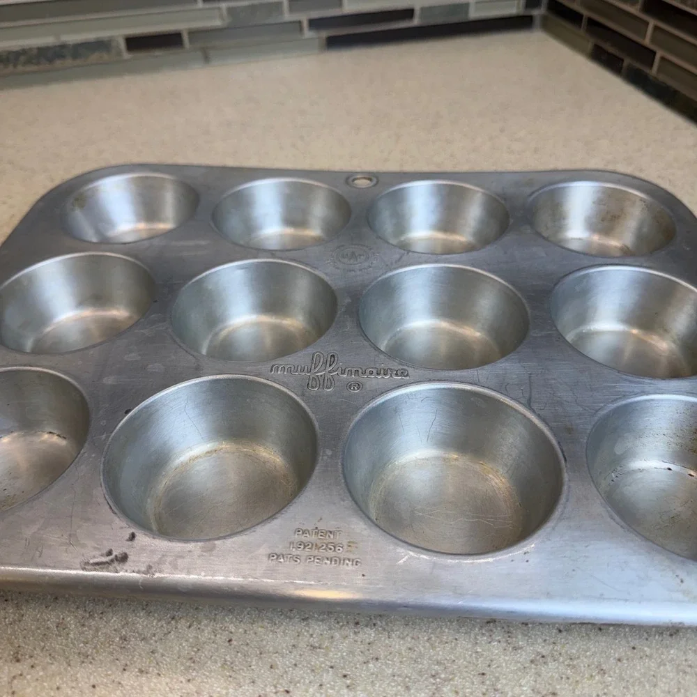 Vintage 1950s Muffinaire 12 Cup Aluminum Muffin Pan UAP United Aircraft Products